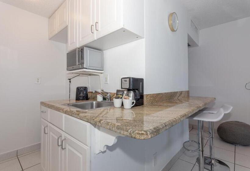 استودیوی استاندارد با چشم‌انداز دریا, Girasole Apartments