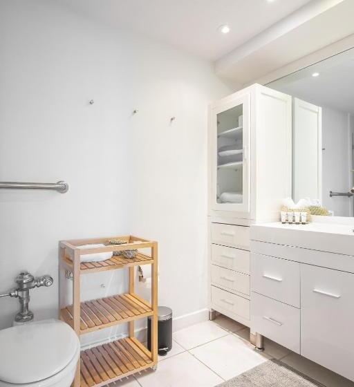 اتاق خانوادگی با چشم‌انداز دریا, Girasole Apartments