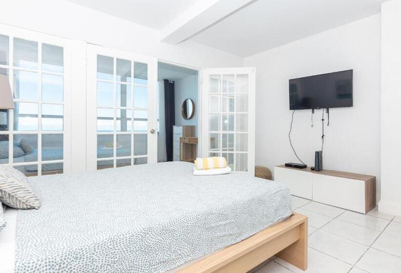 اتاق خانوادگی با چشم‌انداز دریا, Girasole Apartments