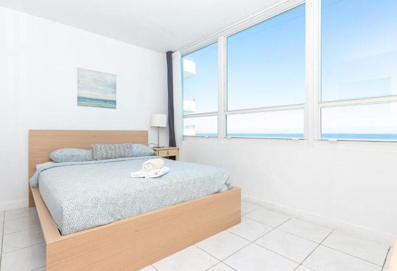 اتاق خانوادگی با چشم‌انداز دریا, Girasole Apartments