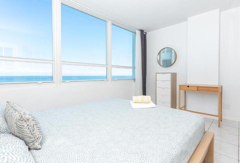 اتاق خانوادگی با چشم‌انداز دریا, Girasole Apartments