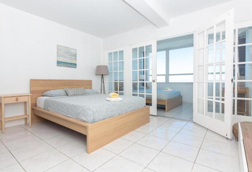 اتاق خانوادگی با چشم‌انداز دریا, Girasole Apartments