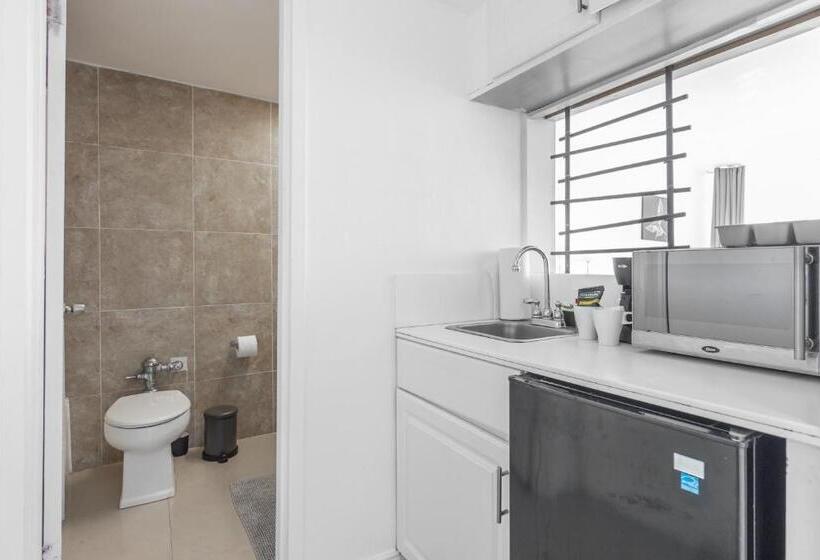 سوییت با چشم‌انداز دریا, Girasole Apartments