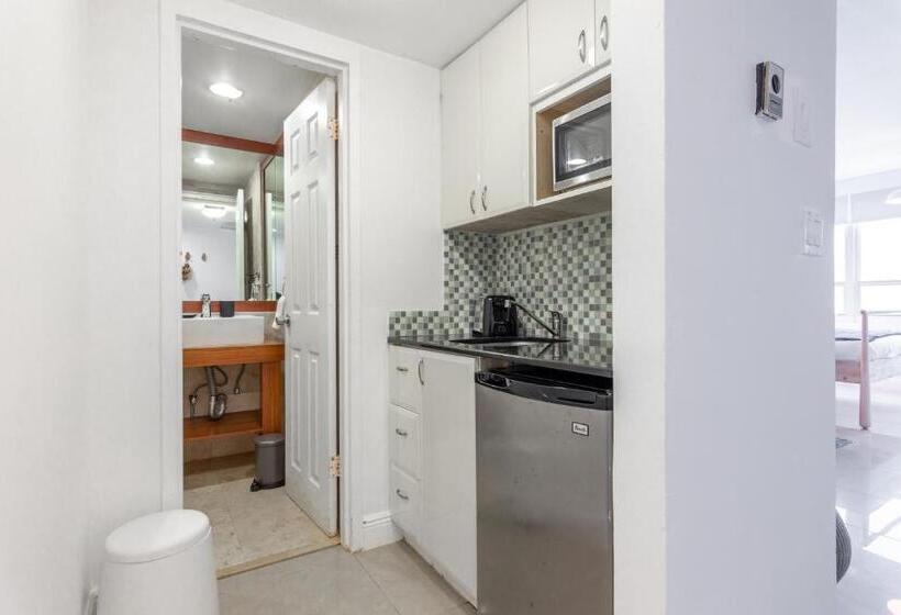 سوییت, Girasole Apartments