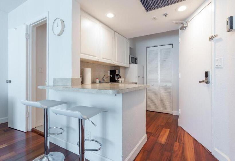 استودیوی سوپریور, Girasole Apartments