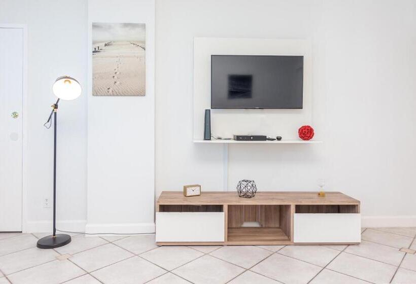 استودیوی لوکس, Girasole Apartments