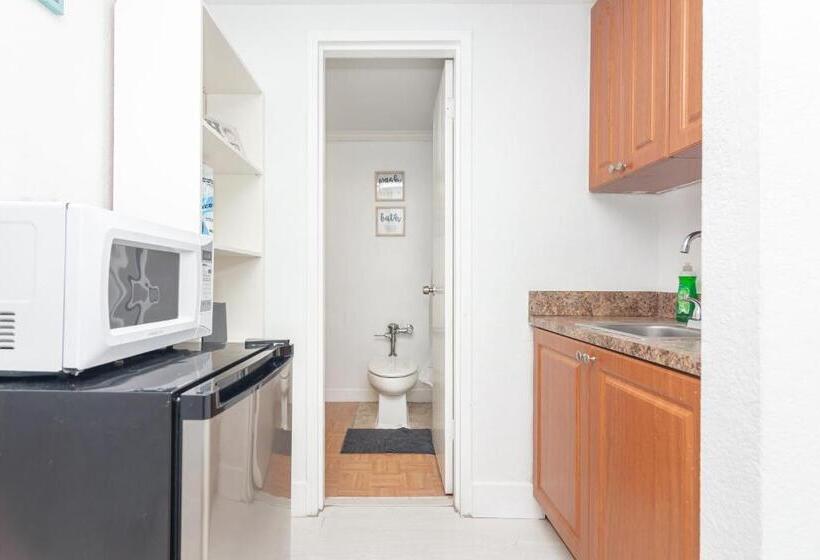 استودیو خانوادگی, Girasole Apartments