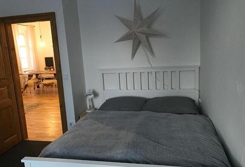 آپارتمان 2 خوابه, Stará škola Hedeč