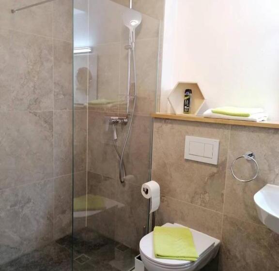 Студия Стандарт, Motel Q   Das Kleine Stadt
