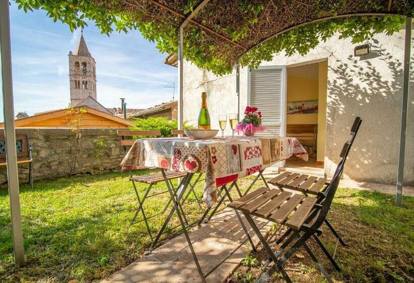 اتاق استاندارد با چشم‌انداز باغ, Terrazza Santa Chiara
