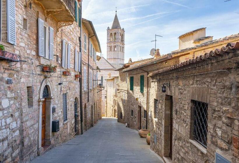 اتاق استاندارد با چشم‌انداز باغ, Terrazza Santa Chiara