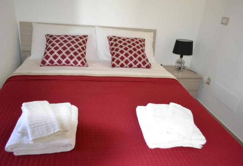 Номер Стандарт, Attica B&b