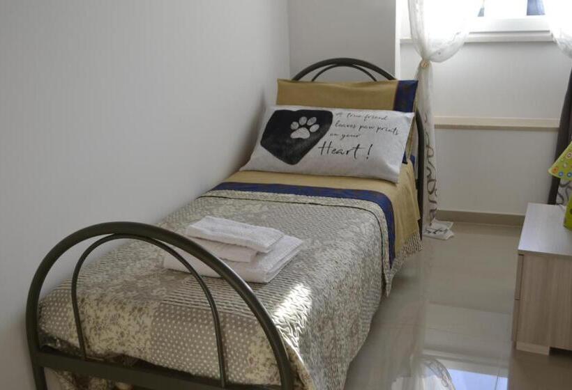 Семейный Номер, Attica B&b