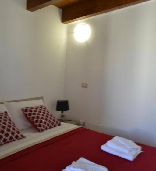 Семейный Номер, Attica B&b