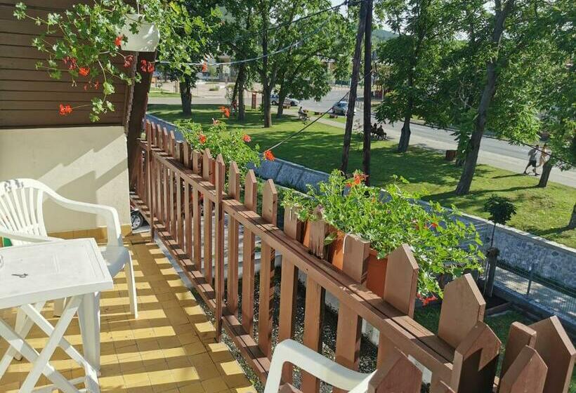 Трехместный Номер Стандарт с Балконом, Country Vendégház