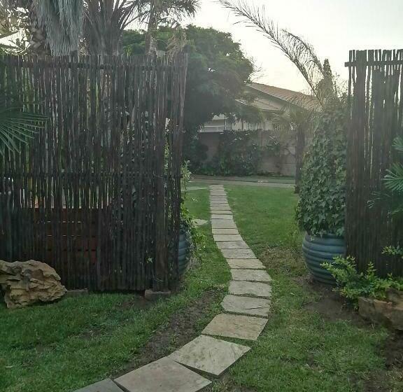 سوییت خانوادگی, Roxy S Rest Guest House