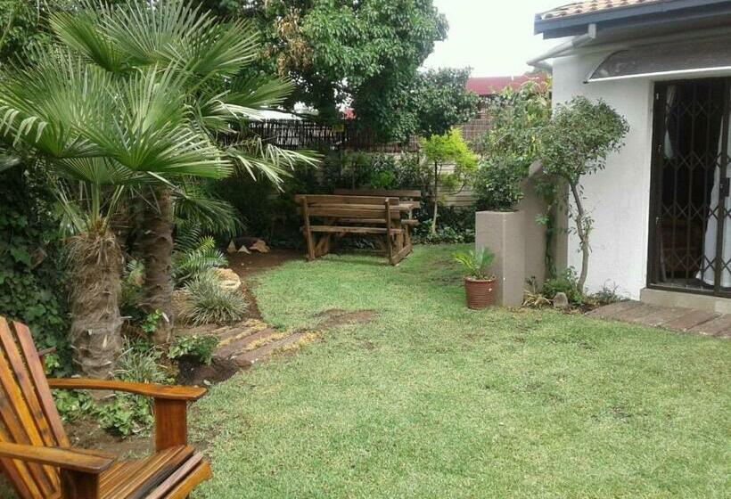 سوییت خانوادگی, Roxy S Rest Guest House