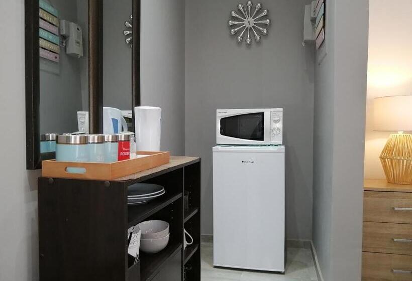 سوییت خانوادگی, Roxy S Rest Guest House