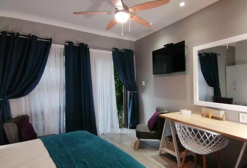 سوییت خانوادگی, Roxy S Rest Guest House