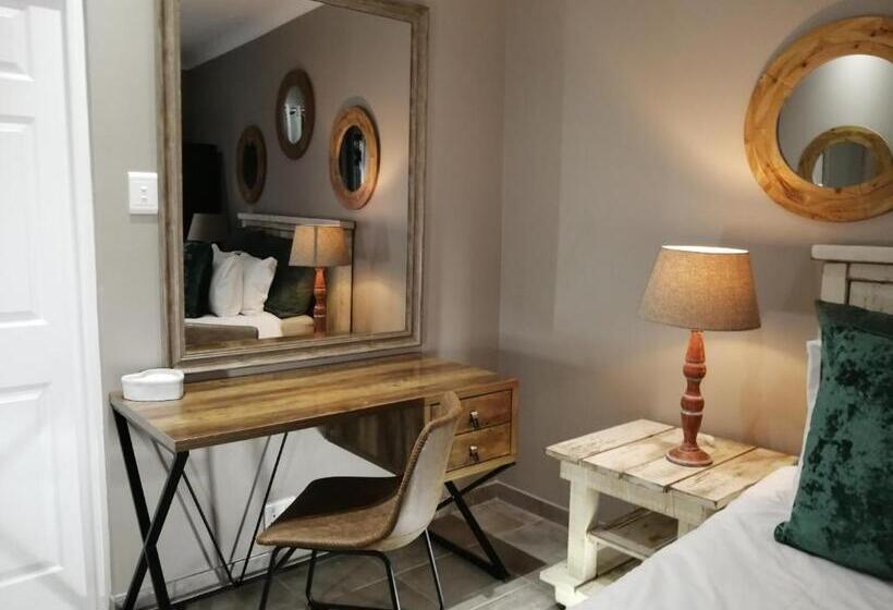 اتاق استاندارد با چشم‌انداز باغ, Roxy S Rest Guest House