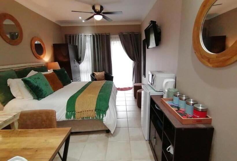 اتاق استاندارد با چشم‌انداز باغ, Roxy S Rest Guest House