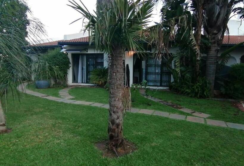 سوییت لوکس, Roxy S Rest Guest House