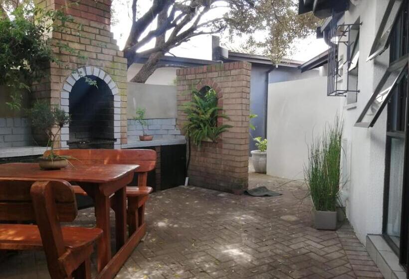 سوییت, Roxy S Rest Guest House