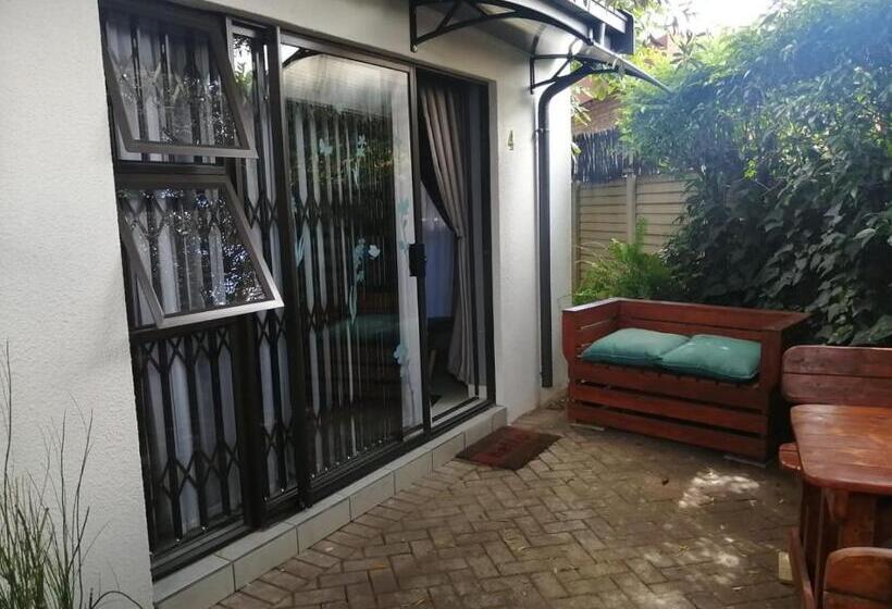 سوییت, Roxy S Rest Guest House