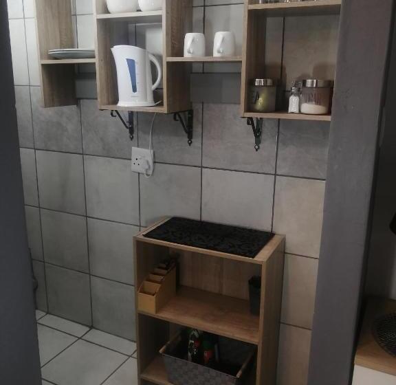 سوییت, Roxy S Rest Guest House