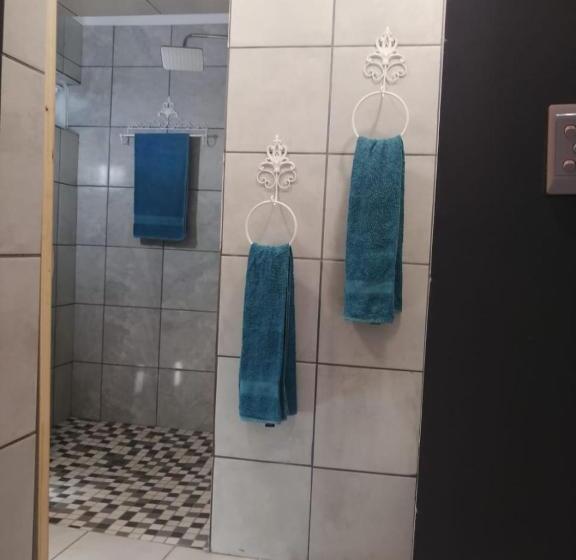 سوییت, Roxy S Rest Guest House