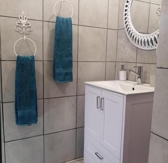سوییت, Roxy S Rest Guest House