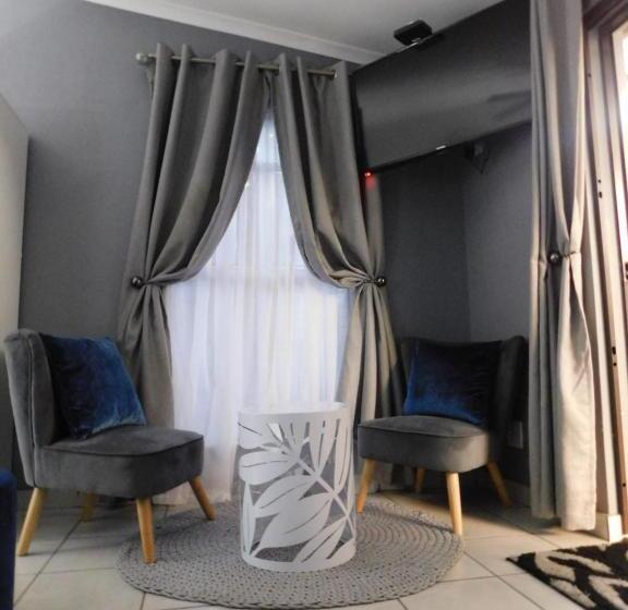 سوییت, Roxy S Rest Guest House