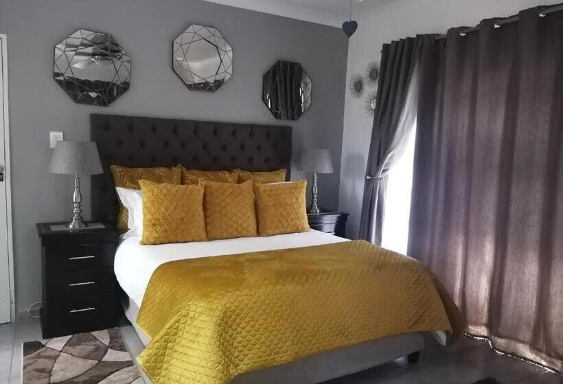 سوییت لوکس, Roxy S Rest Guest House