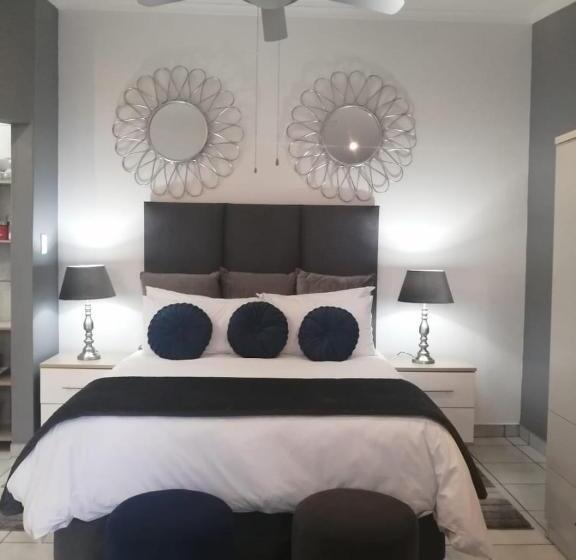سوییت, Roxy S Rest Guest House