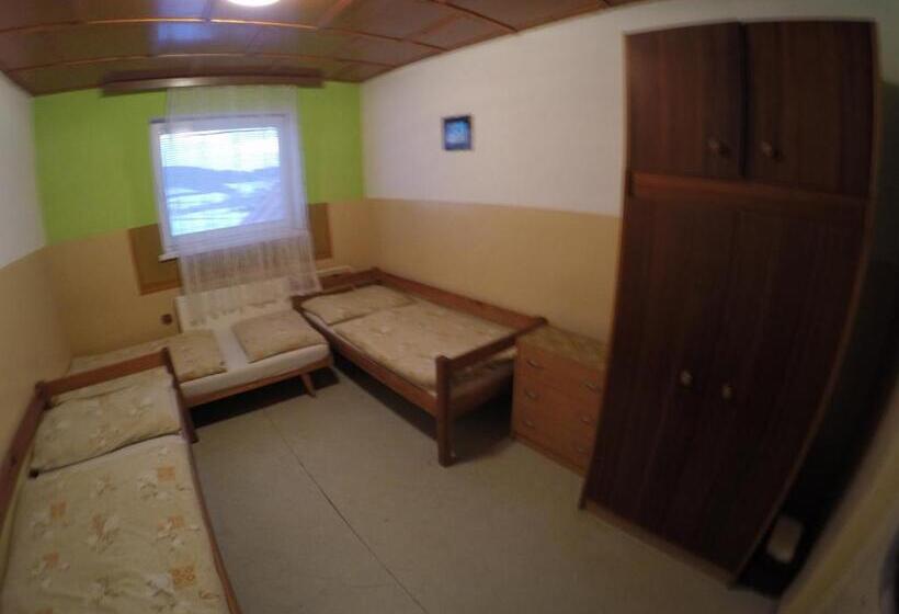 اتاق استاندارد سه نفره, Turistika Ubytovňa Sivá Brada