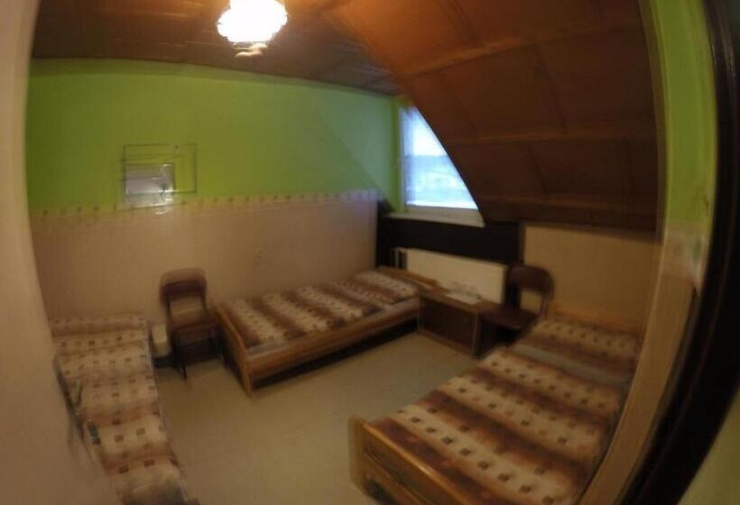 Номер Стандарт Трехместный, Turistika Ubytovňa Sivá Brada