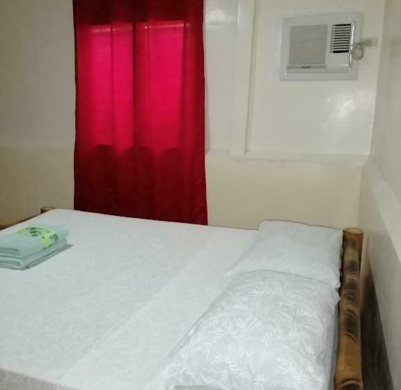 اتاق استاندارد سه تخته با سرویس بهداشتی مشترک, Walkerz Inn