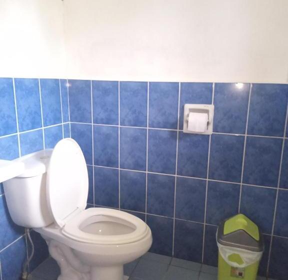 اتاق لوکس خانوادگی, Walkerz Inn