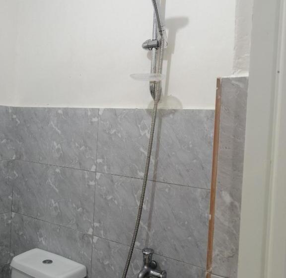اتاق اکونومی, Walkerz Inn