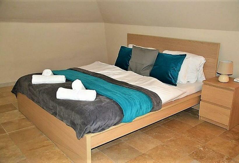 استودیوی استاندارد, Downtown Apartments With Shared Kitchen