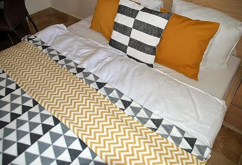 استودیوی استاندارد, Downtown Apartments With Shared Kitchen