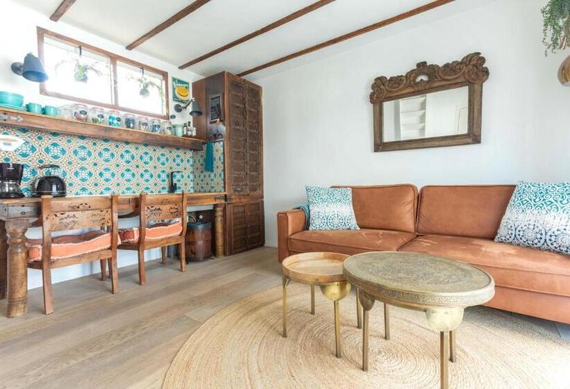 Номер Стандарт, House Boat Studio With Waterfront Terrace