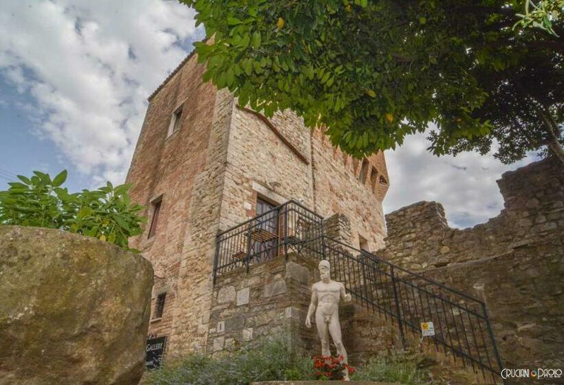 סוויטה אקזקיוטיב, Torre Caetani  Night In A Medieval Tower
