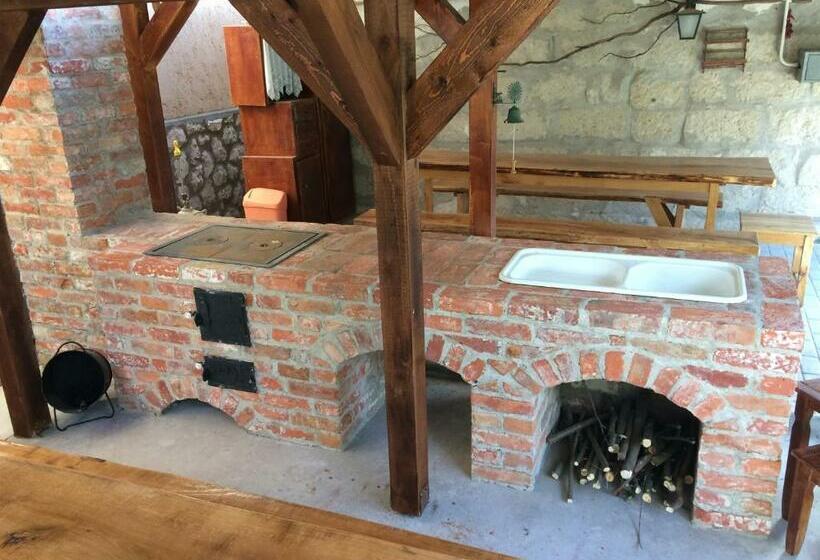 سوییت خانوادگی, Gádoros Vendégház