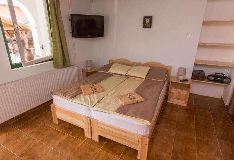 سوییت, Gádoros Vendégház