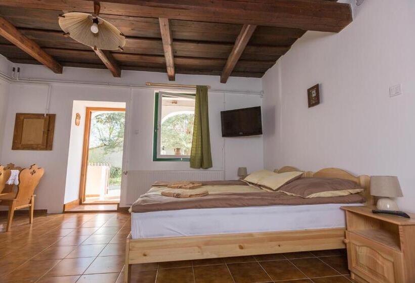 سوییت, Gádoros Vendégház