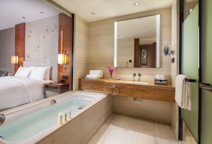 Номер Deluxe Вид на Озеро, Doubletree By Hilton Hotel Guangzhou   Science City