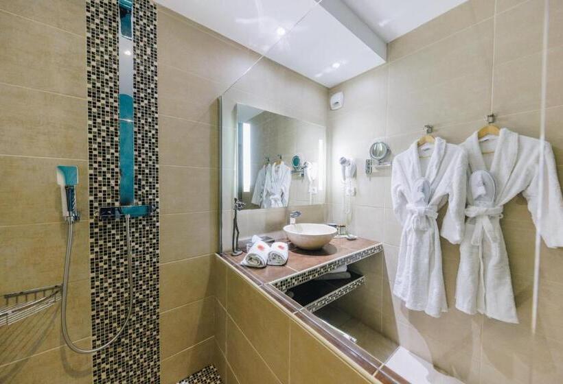 Номер Superior Вид на Море с Балконом, Hôtel Liberata & Spa