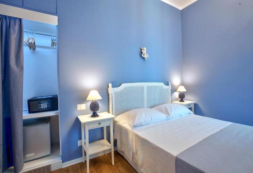 اتاق لوکس با بالکن و چشم‌انداز دریا, B&b Del Corso