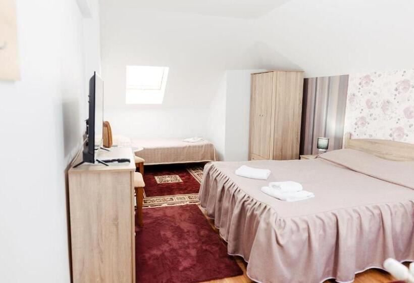 Трехместный Номер Классика, Casa Marta